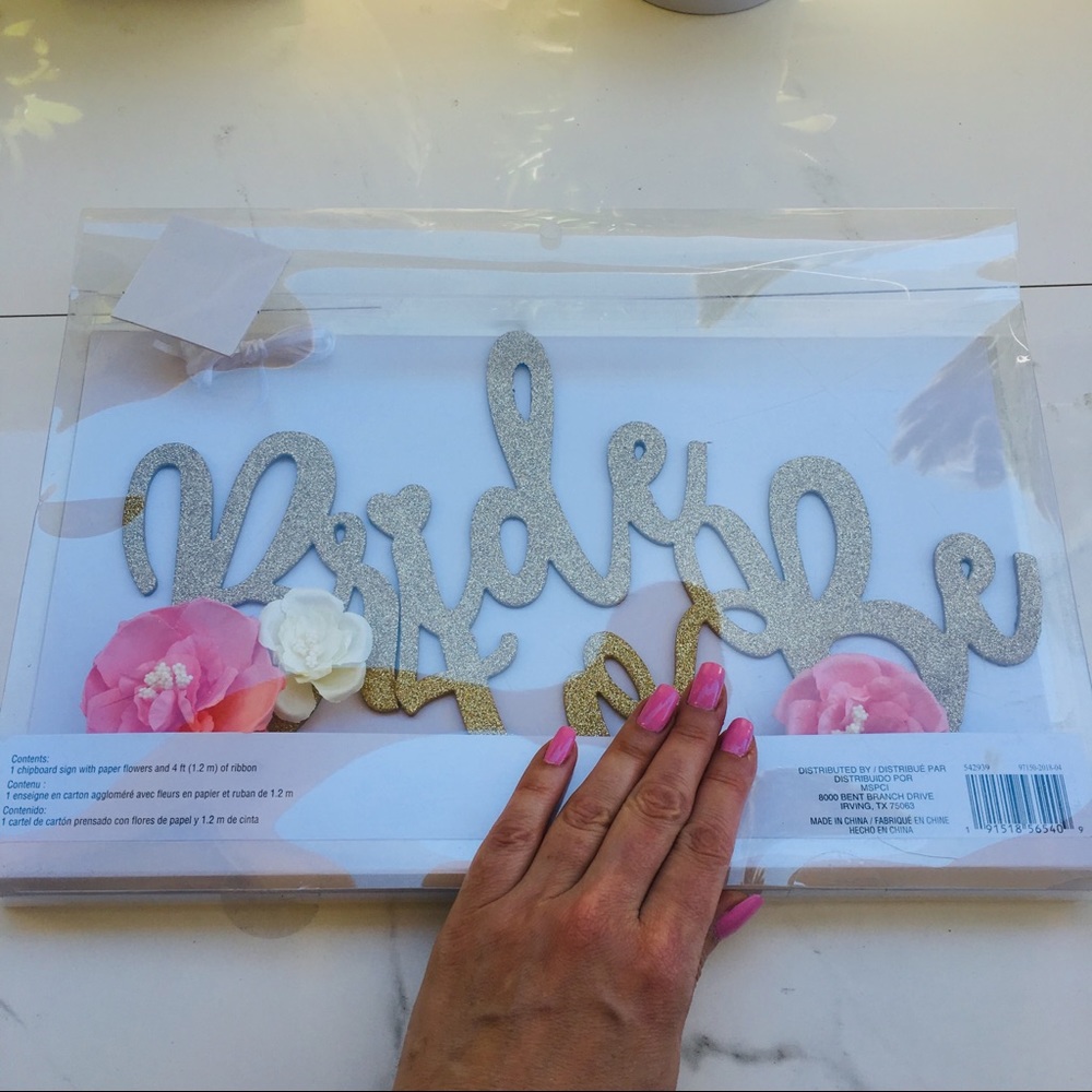 Bride wedding Sign with flowers and napkins - Picture 4 of 8